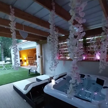 Luxury tent Le Clos Fmr Insolite Manon Carcassonne 5*